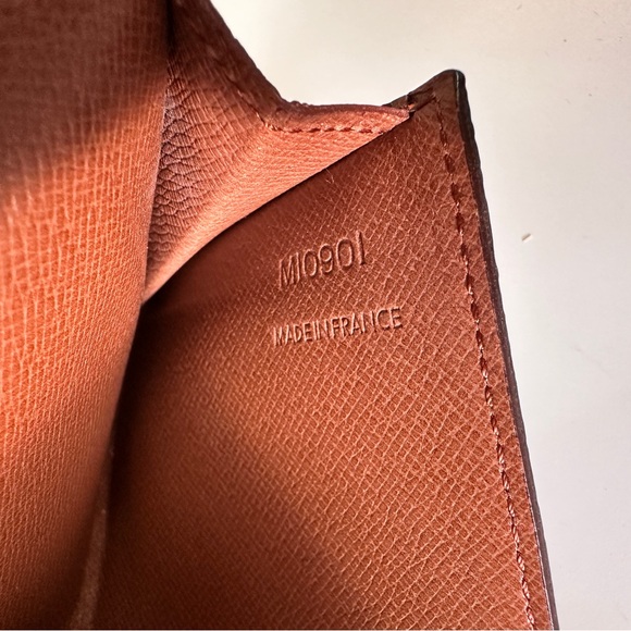 S⭕️LD. Vintage Louis Vuitton Wallet - Picture 5 of 11